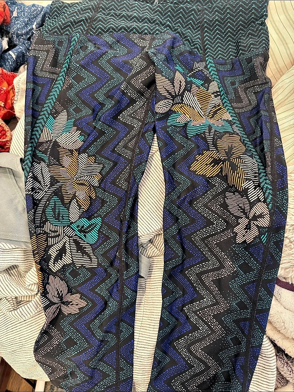 prAna Printed Geometric Capri SPF Leggings in Black & Blue Size Medium